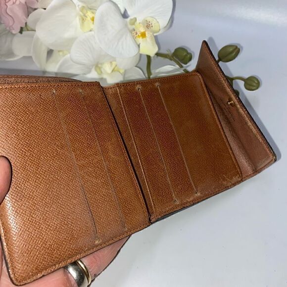 Authentic Louis Vuitton Elise Compact Wallet - Picture 9 of 12